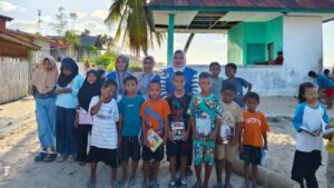 Mahasiswa KKN ITSBM Selayar Gelar Kegiatan Literasi “Selaras” untuk Anak Pesisir bertempat di Dusun Kayuangin, Desa Massungke